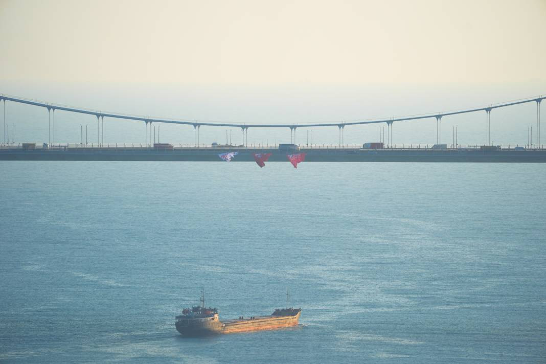 İstanbul'daki köprülere Türk bayrağı asıldı - Resim: 12